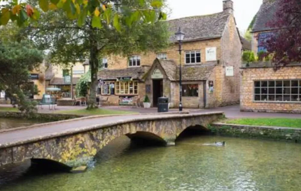 Bourton-on-the-Water community setting